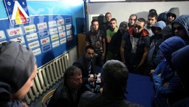 Левски остава без спонсори заради изцепката на феновете?