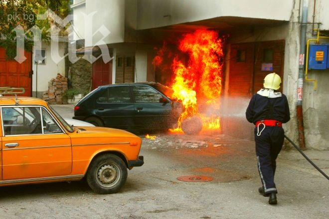Пежо 306 се самозапали във Велико Търново (Снимки)