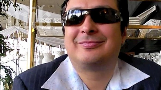 Васил Петров пее музика на Моцарт с пернишки оркестър