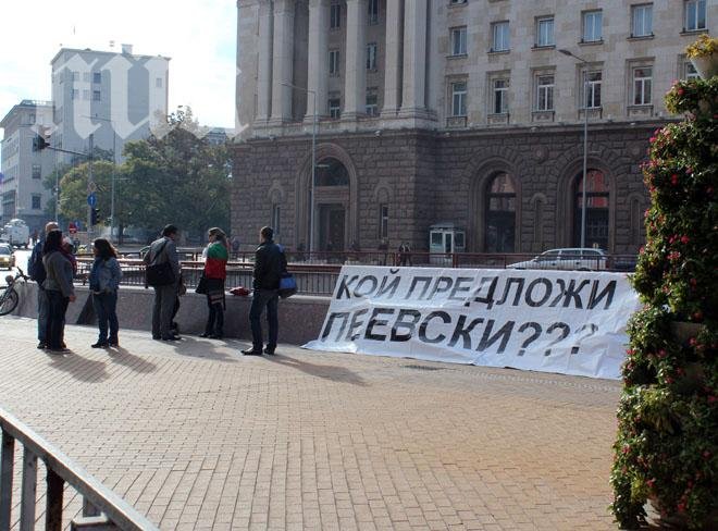 Секретарка в Конституционния съд: Още няма решение за Пеевски