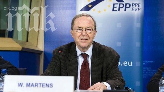 Председателят на ЕНП се оттегля временно