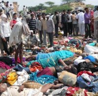 109 души са загинали при паническо бягство край хиндуистки храм