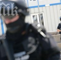 Бандитите в униформи на ГДБОП опрели оръжията си в слепоочията на служителите на 