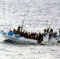 Нов кошмар край Лампедуза! Потъна кораб с 250 бежанци, трупове се носят в морето