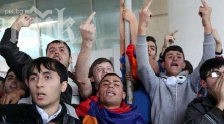 вижте снимки грозното посрещане националите ереван