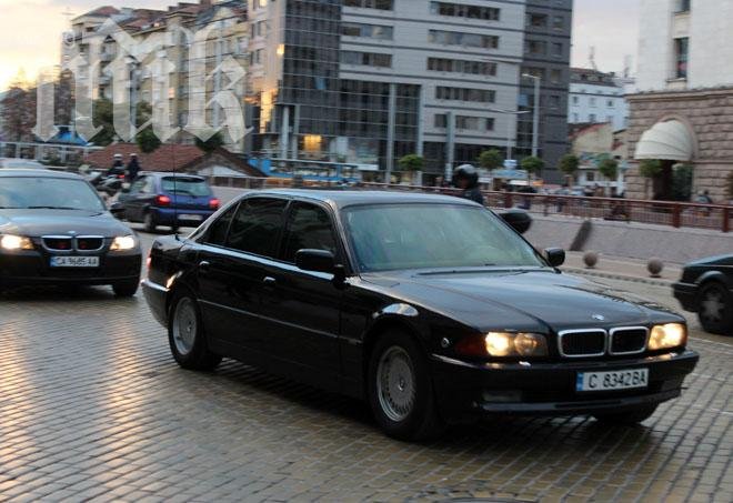 Орешарски избегна публичния линч, НСО налучка точния изход от Шератон