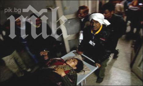 Извънредно: Над 60 загинали при паника на мост в Индия 