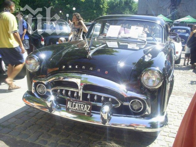 БСП връща в България лимузината на Георги Димитров, подарена му от Сталин