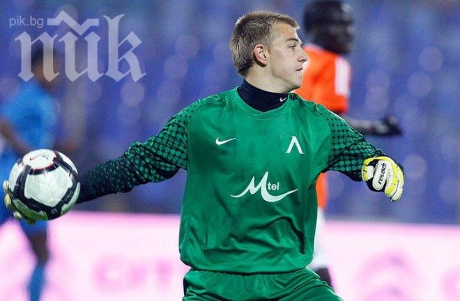 Пламен Илиев и Генков титуляри за Левски в дебюта на треньорското трио