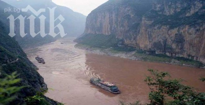 11 души изчезнаха сред срутването на мост