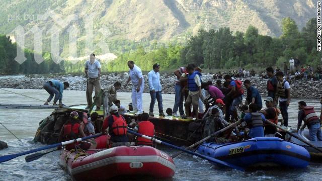 Индия изпълнила най-голямата евакуация в историята си във връзка с циклона „Файлин”