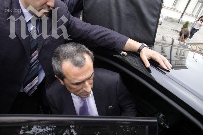 Протестна мрежа скочи на Цветлин Йовчев заради разследването за блокирания кортеж на Орешарски