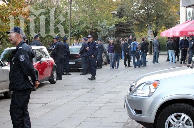 Орешарски се измъкна през задния вход и на Би Ти Ви