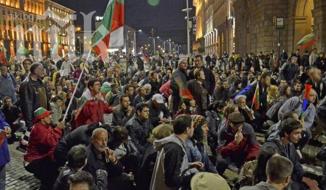400 демонстранти са вече пред Министерския съвет в 119-и протест срещу властта