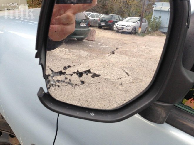 Бисер Петното потрошил с бухалка две коли на Бареков насред София (обновена)