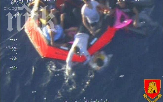 Сирийски бежанци твърдят, че потъналият им кораб бил обстрелван