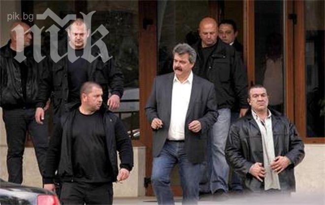 Илиана Раева:  Батков прати мутрите да съблекат Петев!