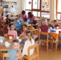 Падна таванът в пригодена за детска градина стая - 14 малчугани бяха вътре!