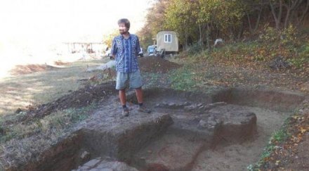 търсят 000 заради могилата свещари