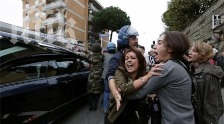 италианци ритат ковчега нациста ерих прибке дават погребат