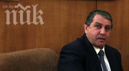 депутатът бат сали раздава спирали многодетни циганки