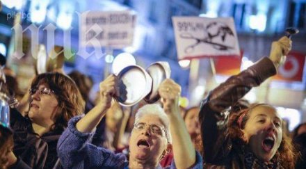 масови протести против богаташите бедността испания