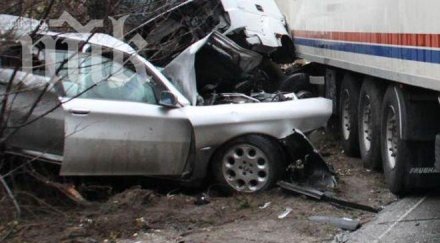 млад мъж загина жесток челен удар камион