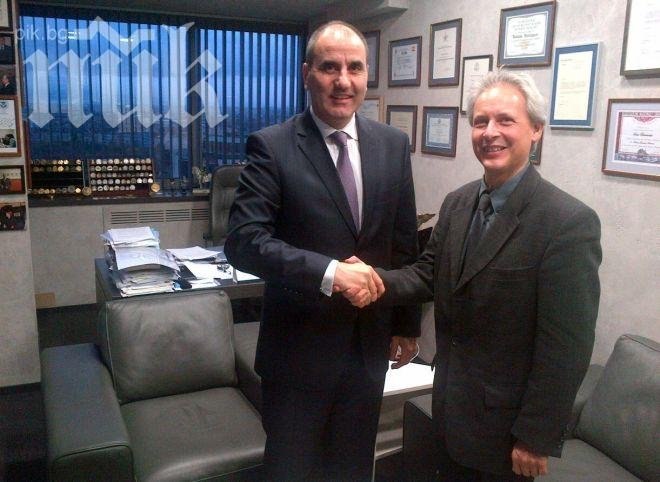 Цветанов оплю правителството пред чужденец