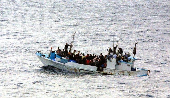 Гръцката брегова охрана задържа 75 нелегални имигранти