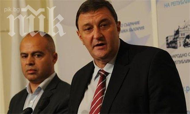 Министри пак крият бонусите на чиновниците