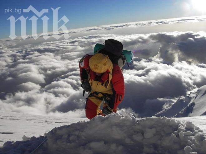 Лавина уби четирима под Еверест