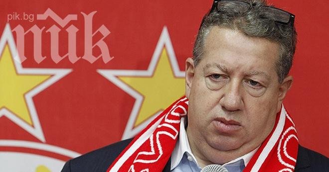 Семейна драма спира Лоурънс Дейвис за дербито