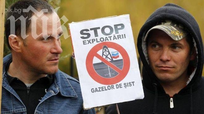 Румънско село се брани с жива верига от Шеврон
