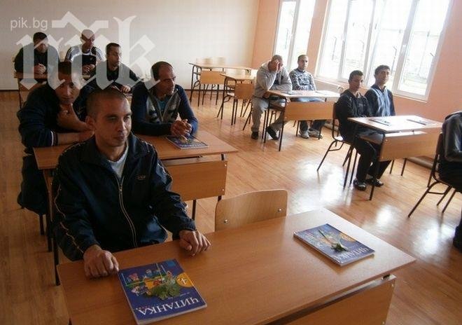 Учениците само по два дни в клас