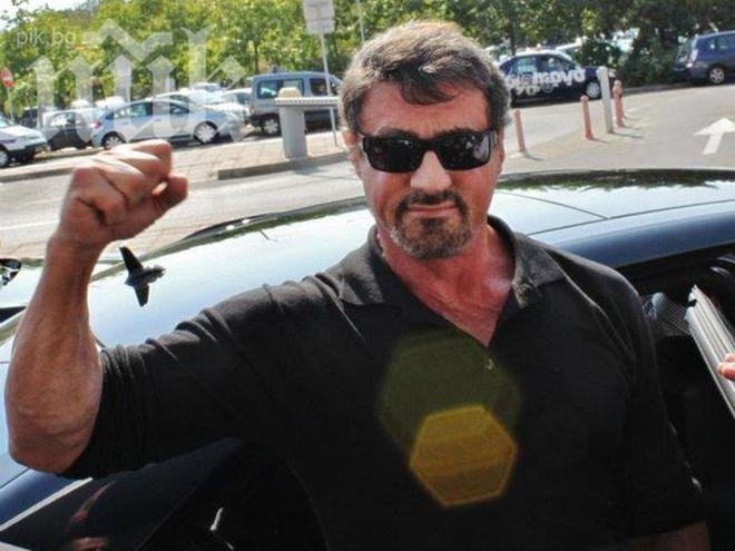 Силвестър Сталоун взривява Партийния дом