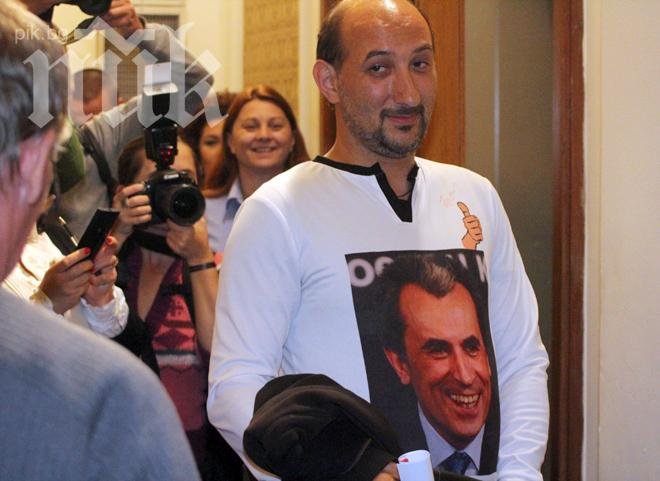 Фенът на Орешарски: Протестите след избирането на Пеевски са една истерия