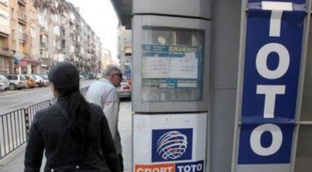 двама печелят 000