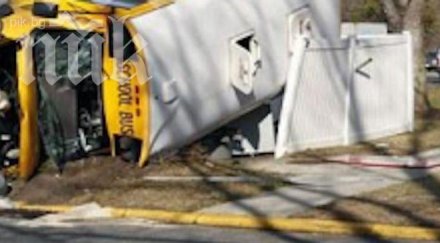 деца пострадаха сблъсък училищен автобус товарен автомобил