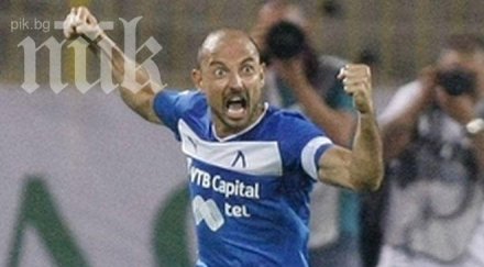 пелето разделя капитанската лента левски