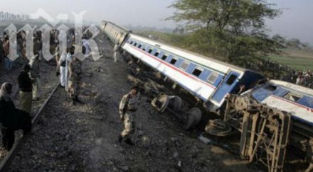 бомба взриви влак пакистан уби минимум души