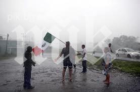 буря връхлита западния бряг мексико