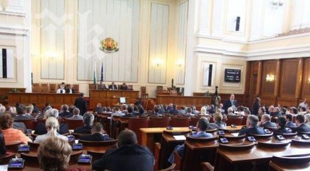 парламентът удължи мораториума закупуване земи чужденци 2020