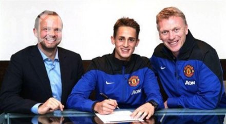 янузай подписа нов договор манчестър юнайтед