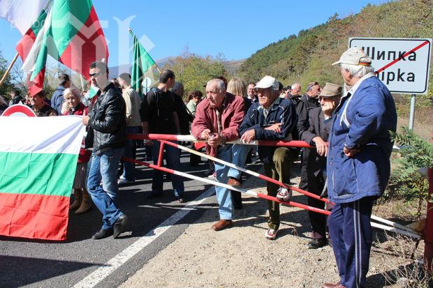 Протестите срещу бежанците в Казанлък продължават