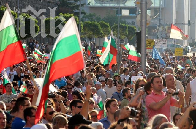 Фен на Орешарски: Протестът е душевен оргазъм, задушен от ГЕРБ

