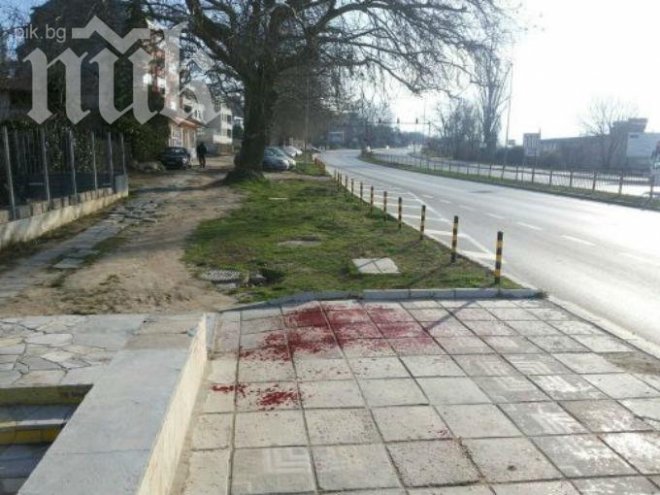 Във Варна бесен изпочупи спирка, заплаши мъж с нож