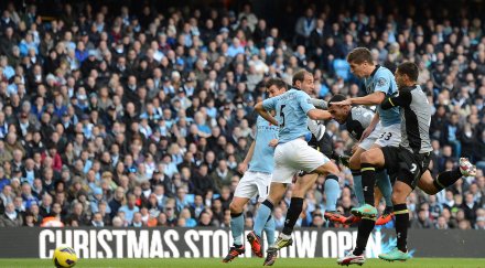 тотнъм издържа етихад сити ликува