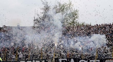 фенове измамиха футболист ауди