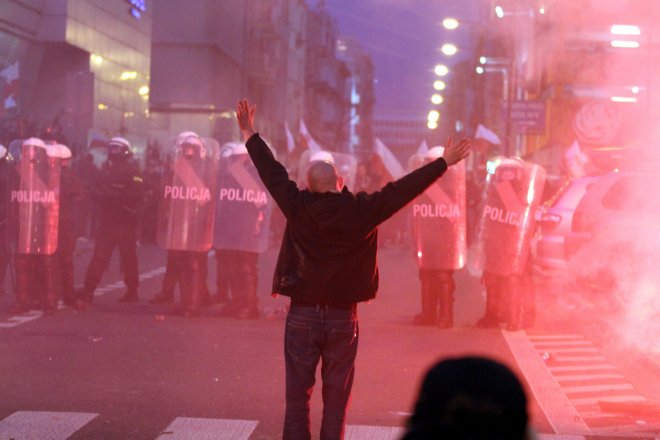Масови безредици във Варшава, има ранени полицаи