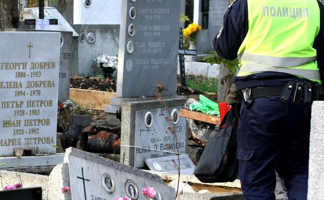 УЖАС: Пенсионер се самозапали и стана на въглен в гробището